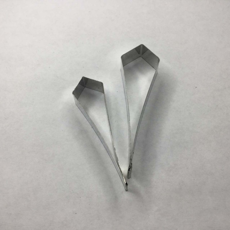 2 CORTADORES METALICOS LYDIA Nº 17