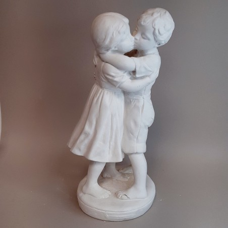 Figura de escayola Niños besándose