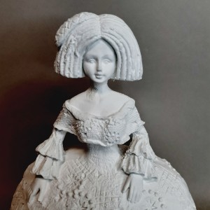 Detalle menina grabada 16 cm