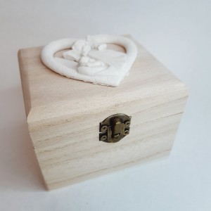 Corazones con angelitos para decorar sobre caja LG64274