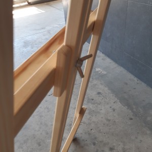 Detalle trasera caballete para pintar