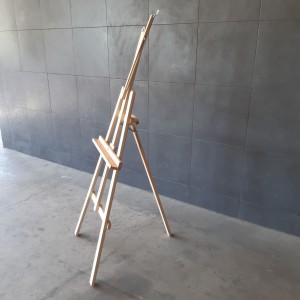 Vista lateral caballete para pintar