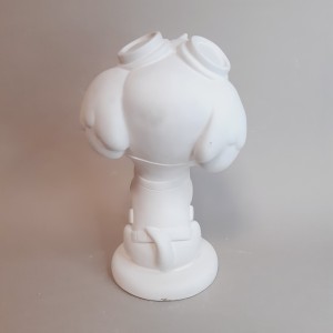 perrita de escayola - vista de espaldas