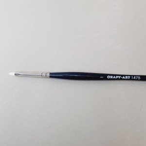 Comparación del tamaño del pincel con una moneda de un céntimo de euro