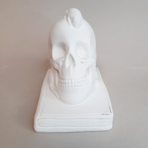 Figura de escayola calavera pequeña vista lateral