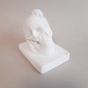 Figura de escayola calavera pequeña vista lateral