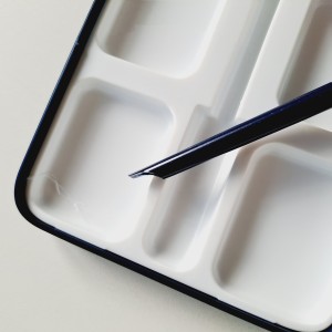 Caja de acuarela pocket box detalle zona mezcla y pincel