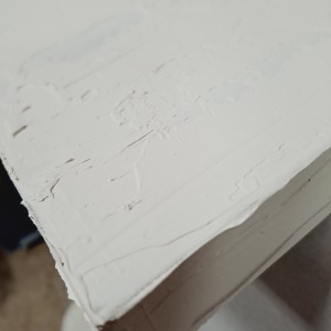 Detalle de tabla pintada con estuco