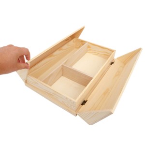 Caja de bautizo de madera abierta