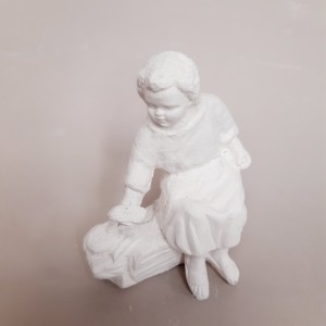 Niño sentado para portal de Belén