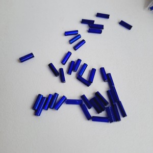 Abalorio Canutillo Azul ultramar 6 mm. Detalle rocalla