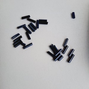 Abalorio Canutillo azul hematite 6 mm. Detalle rocalla