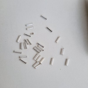 Abalorio Canutillo color blanco perla 6 mm. Detalle rocalla