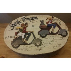 Caja ovalada decorada de muestra