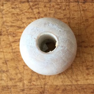 10 UD BOLAS MADERA 25 MM BLANCO ROTO