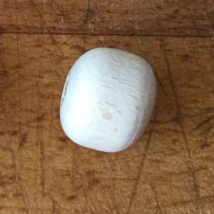 10 UD CUENTAS MADERA 15 MM BLANCO ROTO